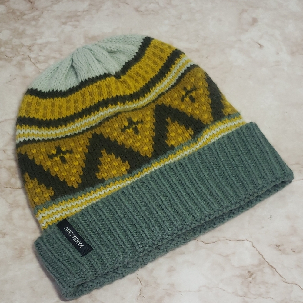 Arc'teryx Geometric Knit Beanie in Green and Yellow
